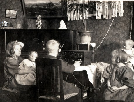 1927-radio.jpg
